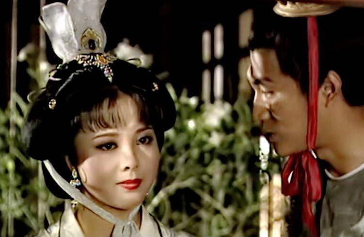 28岁成名的2段婚姻,她出道54年经历两段婚姻