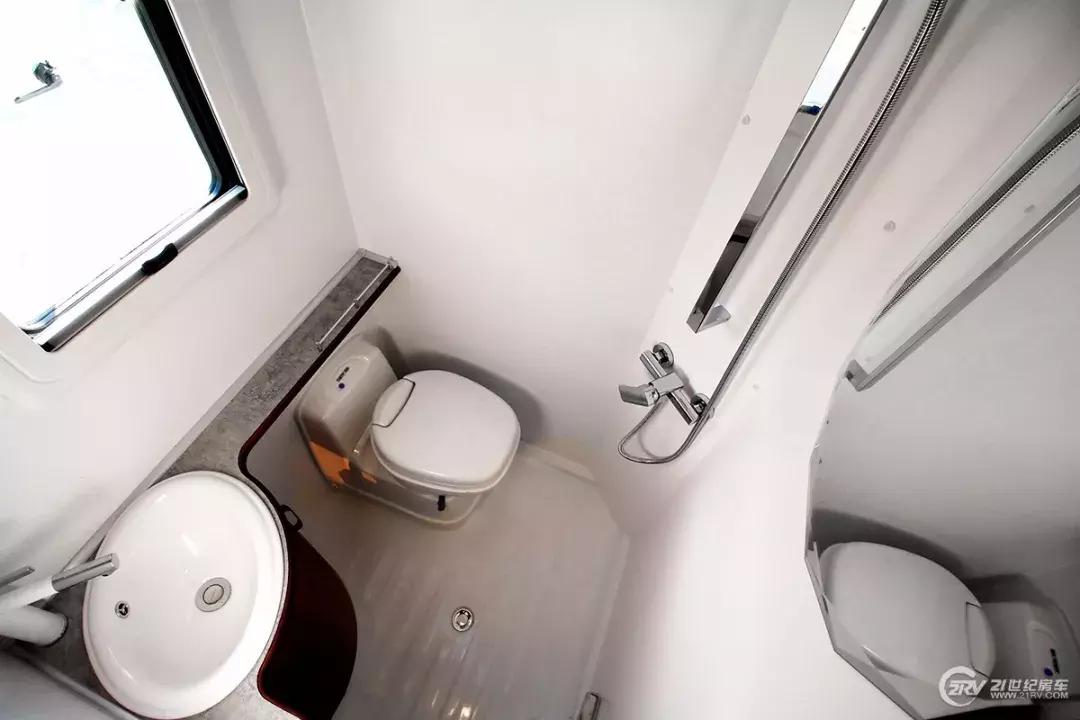 奔驰阿瑞斯4x4房车自动挡,巨威房车阿瑞斯5600