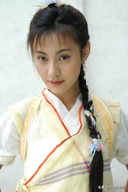 杨紫同款发型双麻花辫子,杨紫同款发型短发麻花辫