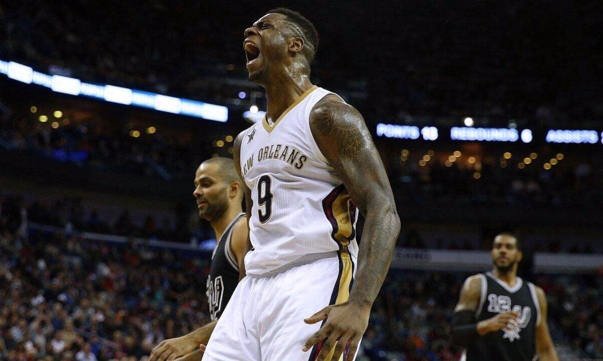 泰伦斯琼斯空砍42分,火箭泰伦斯琼斯虐菜