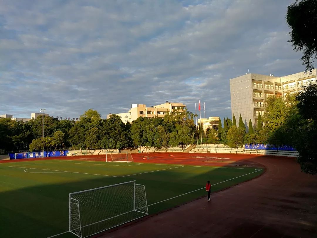 绵阳南山中学学生发言,绵阳南山中学上学感受