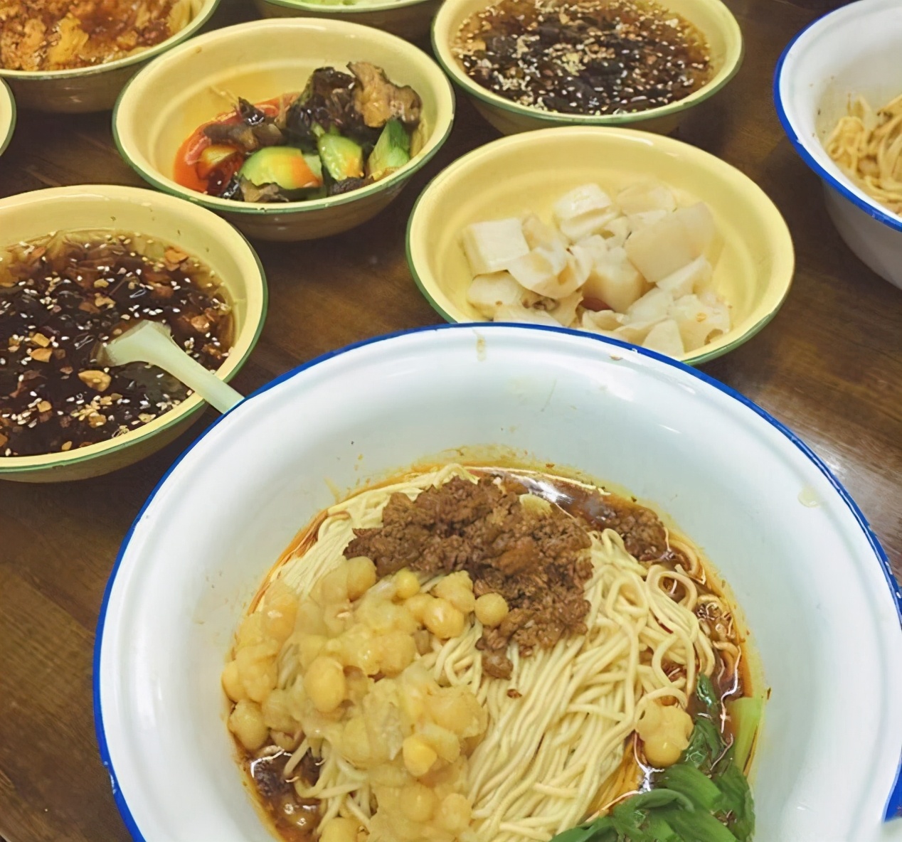 晒晒宋茜在韩国的豪宅,宋茜家里的锅