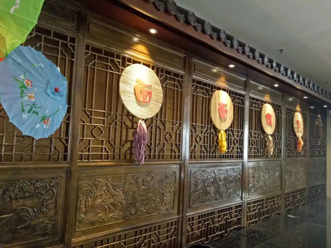 这家荣获“金樽奖”的酒店，实至名归，超多惊喜，客房+美食+商务+休闲+艺术……来了就不想走