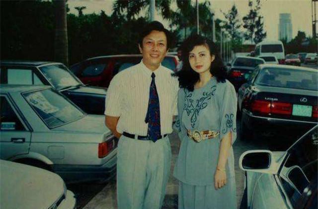 1990年除夕夜，唐国强妻子自杀身亡，留遗书给7岁女儿：为我*仇报**