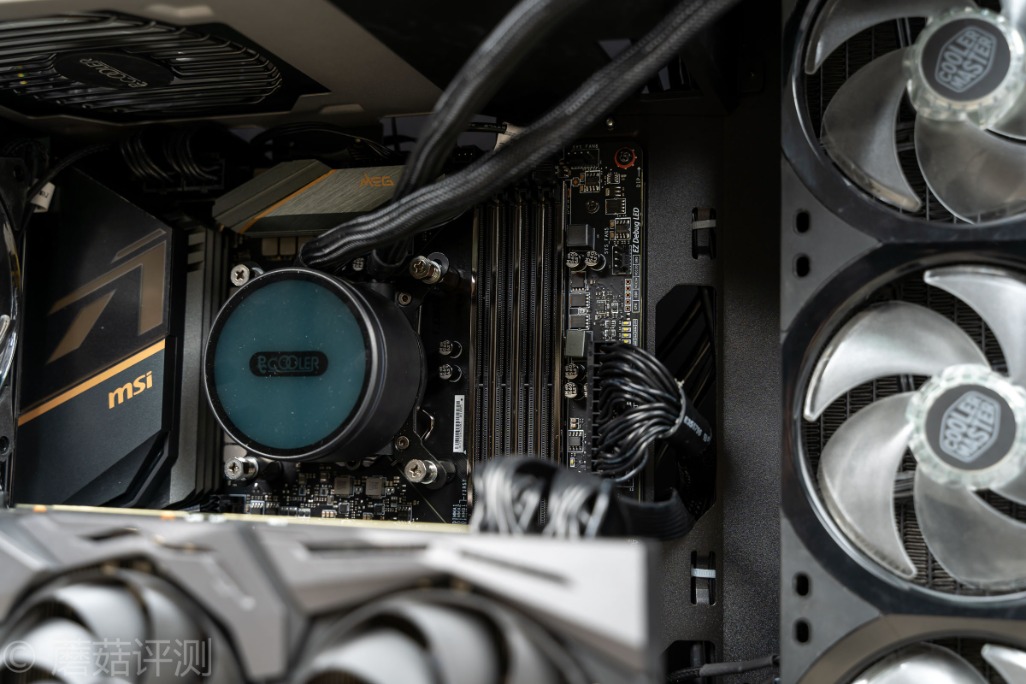 颜值和性能都很能打、扎达克SPARK台式机内存条评测