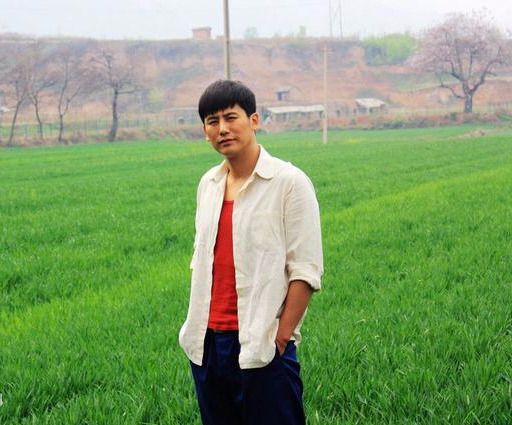 他对老婆说:如果我出轨,我死你也死,如今腿上却坐了别的女人