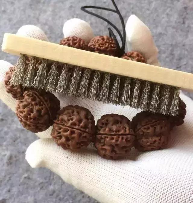 金刚菩提变黑怎么补救,金刚菩提变黑后用什么刷子