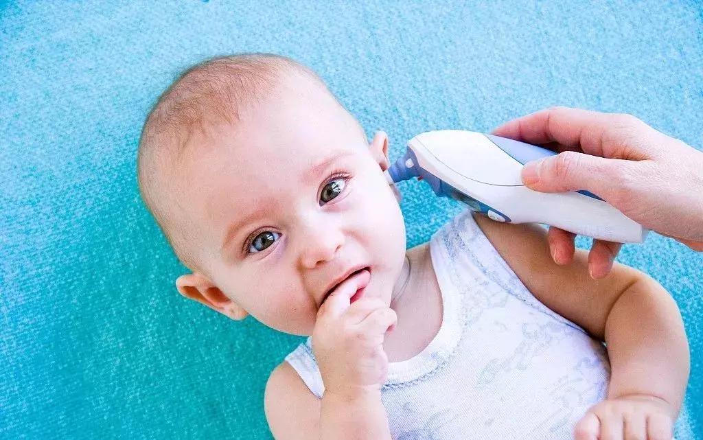 小孩半夜发烧是送医院还是继续睡,儿童发烧先在家观察可以吃什么药