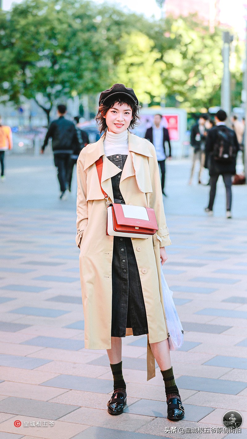 时尚可以衬托出你的美,时尚是一种使人们与众不同的东西