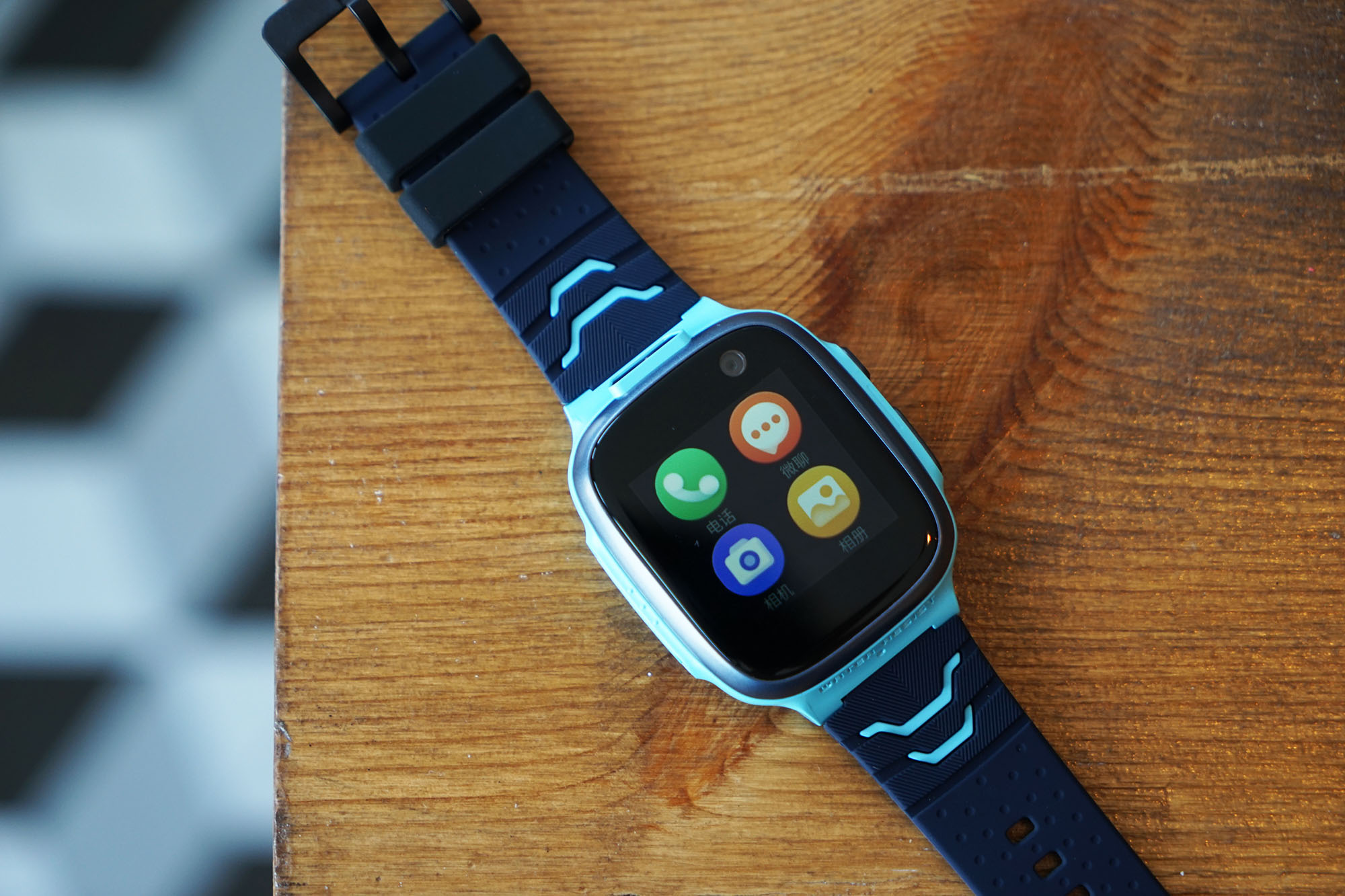 安全通讯仅是基础,趣味学习才是亮点:360儿童手表P1评测