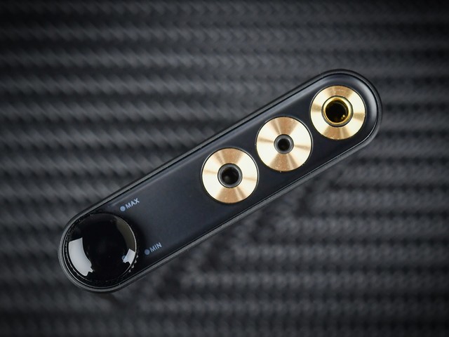 售价8998元的无损音乐*放播**器飞傲M15详细测评