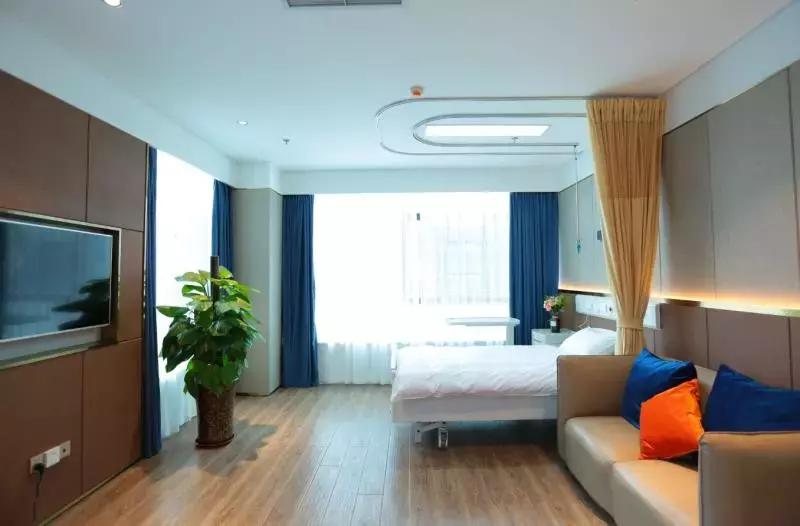 瑞信投资管理团队到访四川圣丽整形美容医院，了解医院发展情况