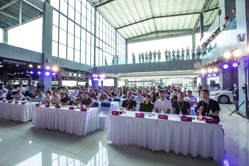 携手新地标聚力再高峰|迈卡名车茂战略合作伙伴签约仪式圆满完成