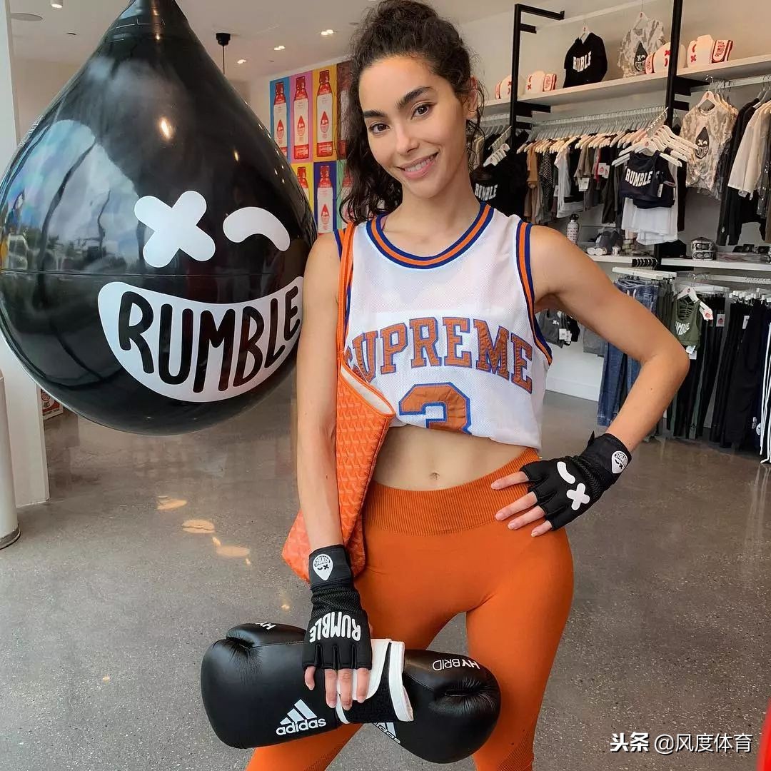 *窥偷**女神AdrianneHo的ins照片，我仿佛打开了新世界的大门……