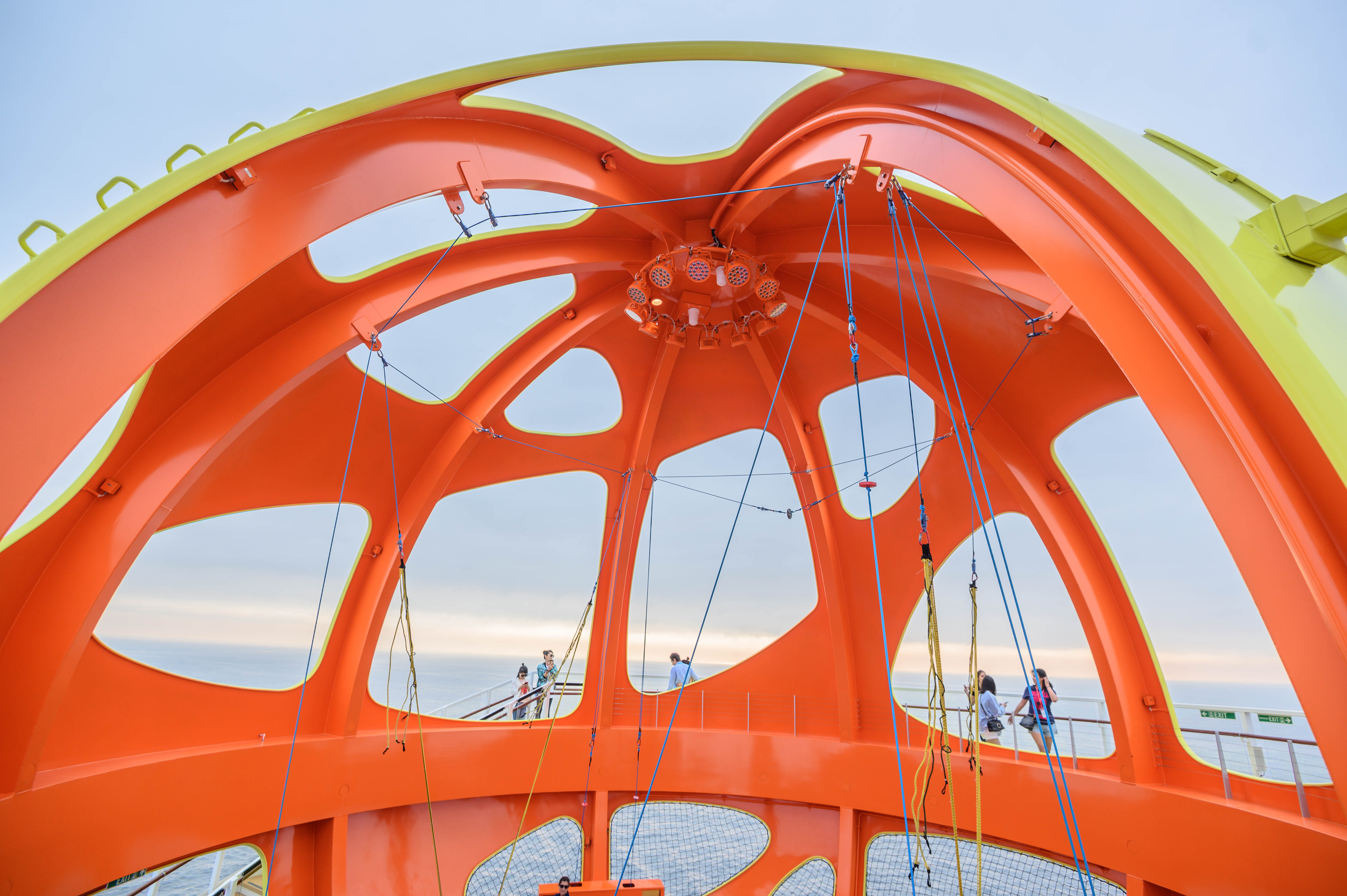 世界第一艘豪华邮轮,世界最大豪华邮轮首航