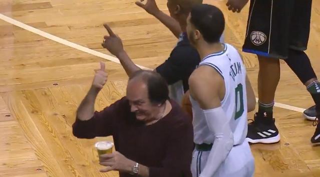 为什么美国人都喜欢看wwe,为什么美国人看nba比赛的人很多