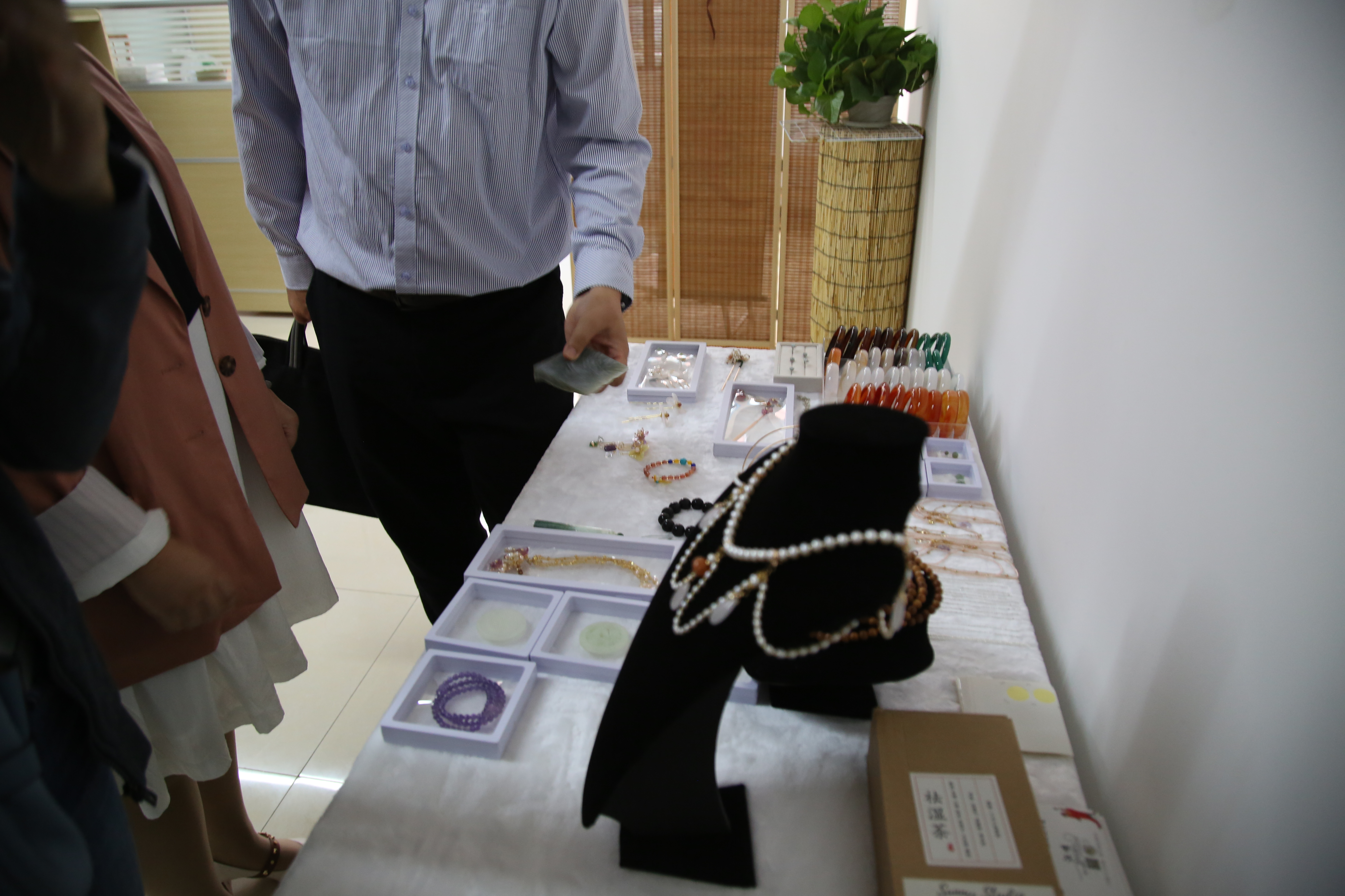 在家做手工兼职饰品,如何做副业卖小饰品