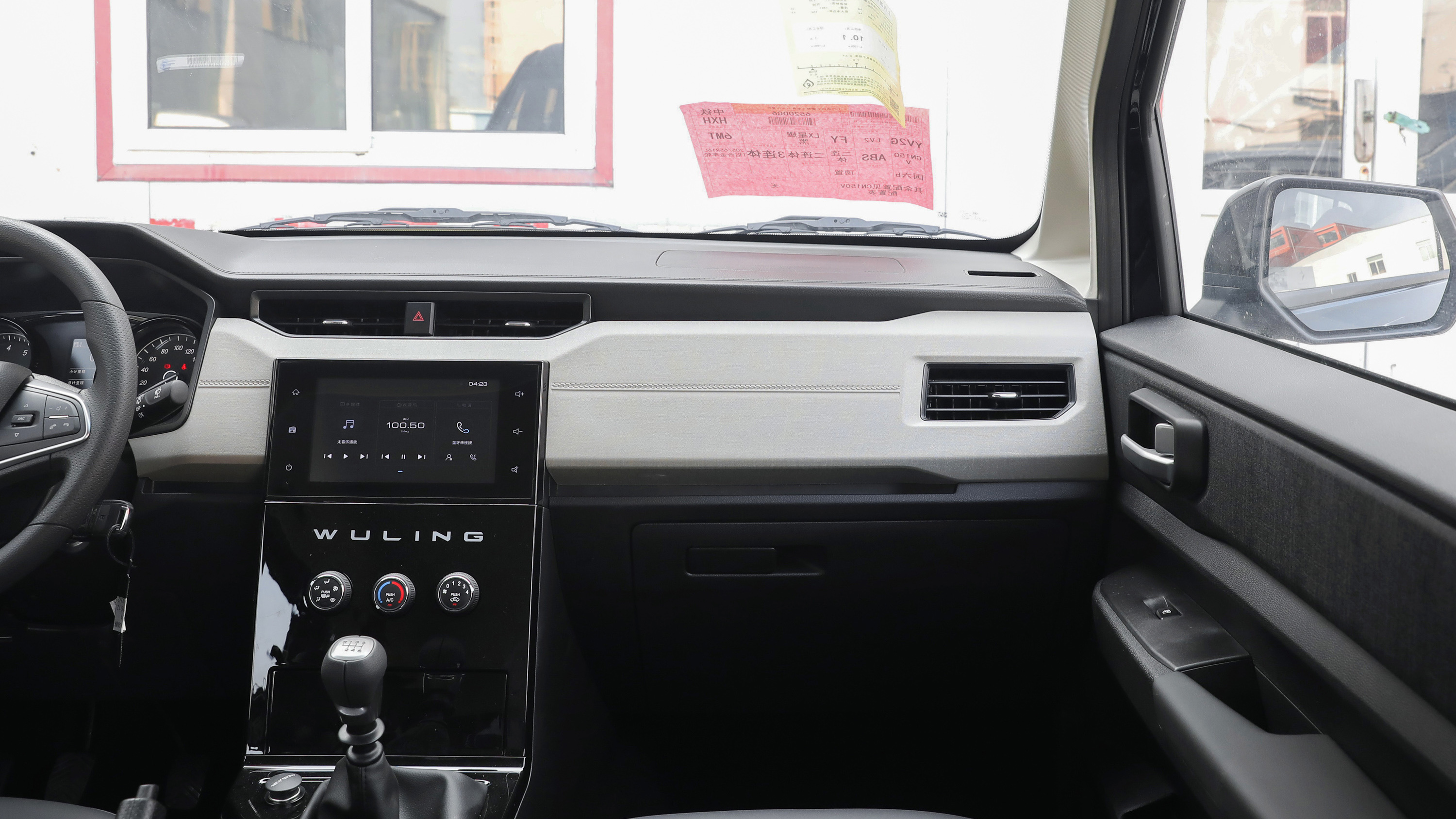 五菱最新款面包车有几款,九座的五菱面包车多少钱一辆