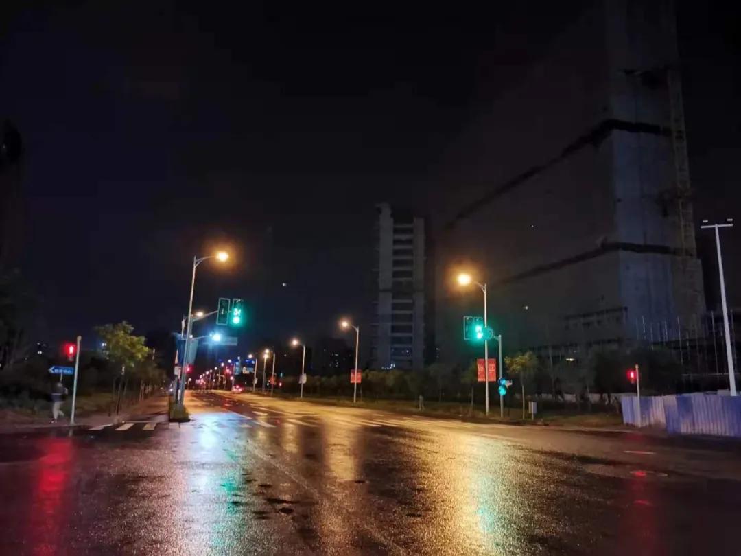 谁在美兰湖站挂上了口罩