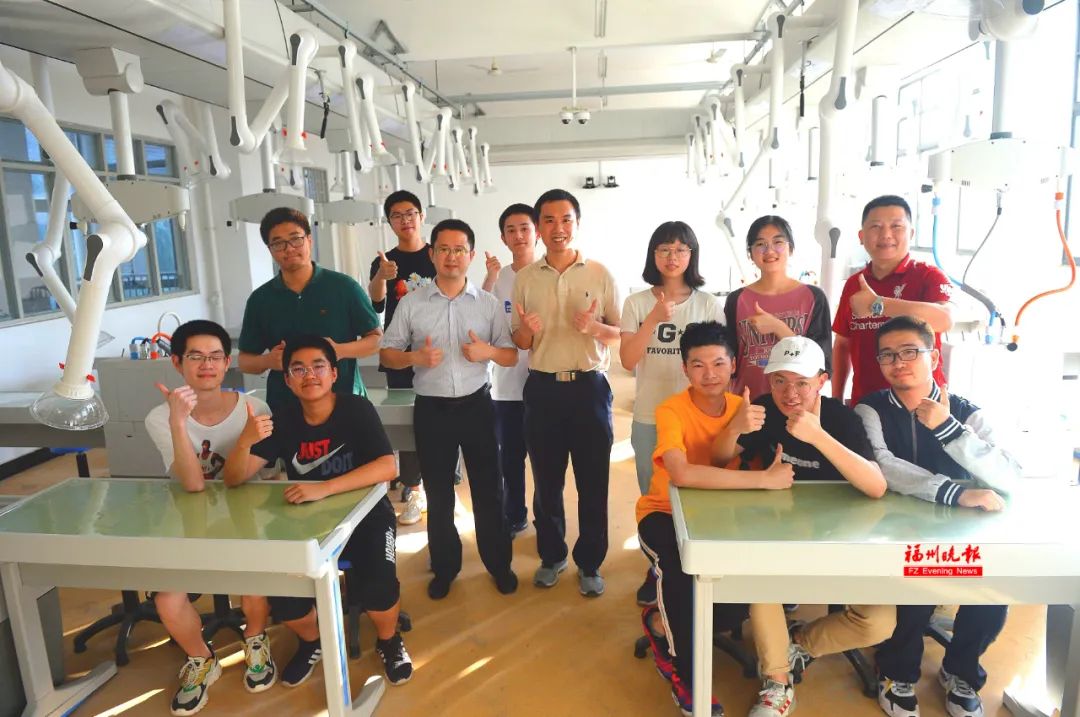 福州八中又火了！签下两名名校博士！还准备放大招……