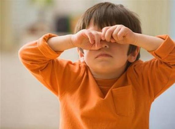 小孩把石灰弄到眼睛里了怎么办,3岁儿童眼睛误入石灰