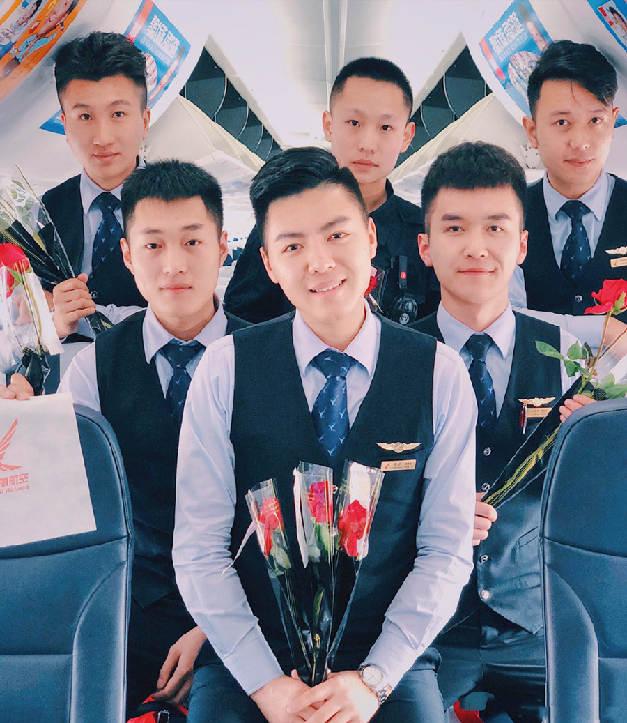 中国国际航空历代空姐制服,瑞丽航空空姐制服