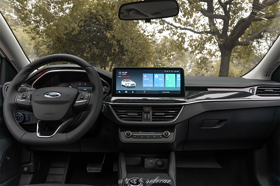 2021福克斯ecoboost180两厢,福克斯2021款三厢180自动锋潮型