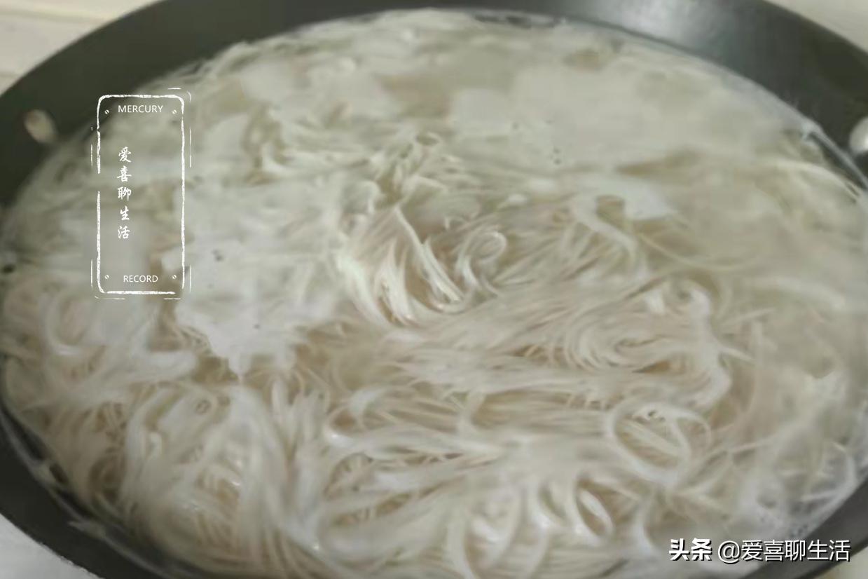 我的晚餐就这一碗，低脂鲜美又饱腹，网友：看馋了很想也来一碗