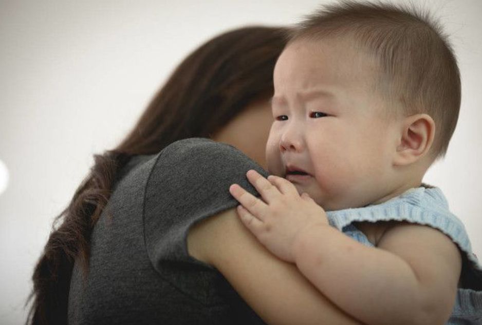 5个月宝宝突然不愿意喝奶大哭,5个月宝宝不喝奶被逼说我不喝