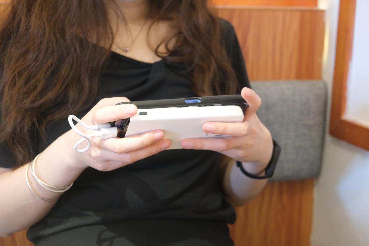 女生都是颜值*党**！像aigo国民好物充电宝就合女友的审美