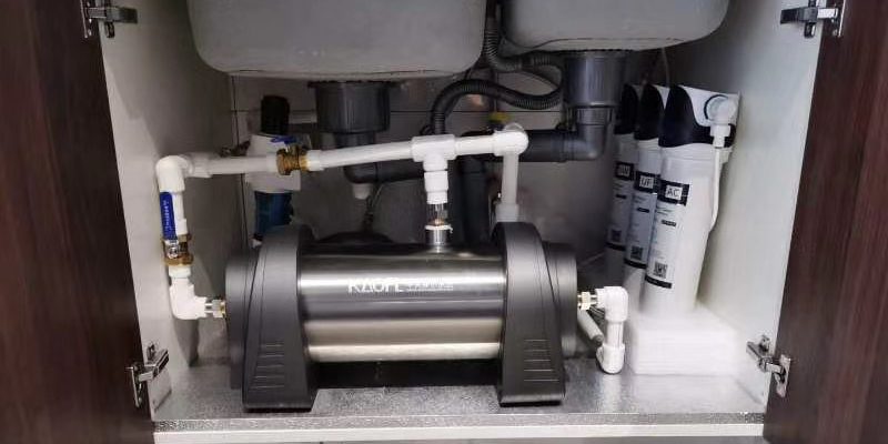 净水器出来的水有点咸怎么办,净水器出来水有铁味