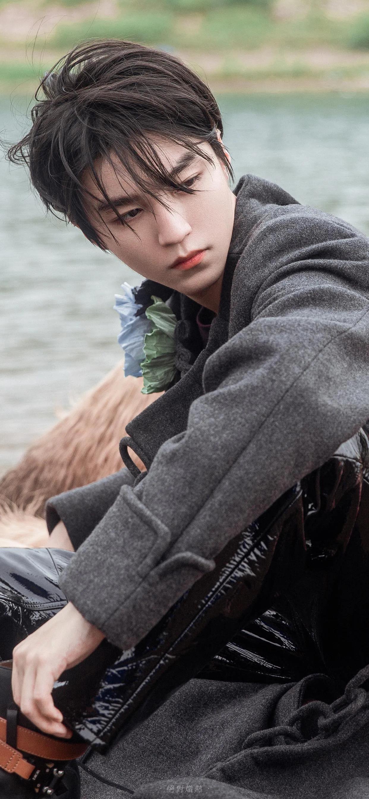 加缪唯有抗争才能发现活着的意义,加缪经典语录对未来的慷慨