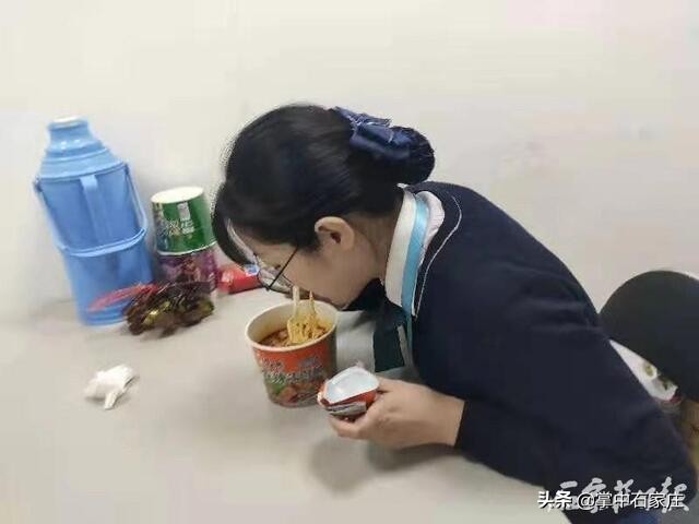 新百广场地铁站口,新百广场地铁站