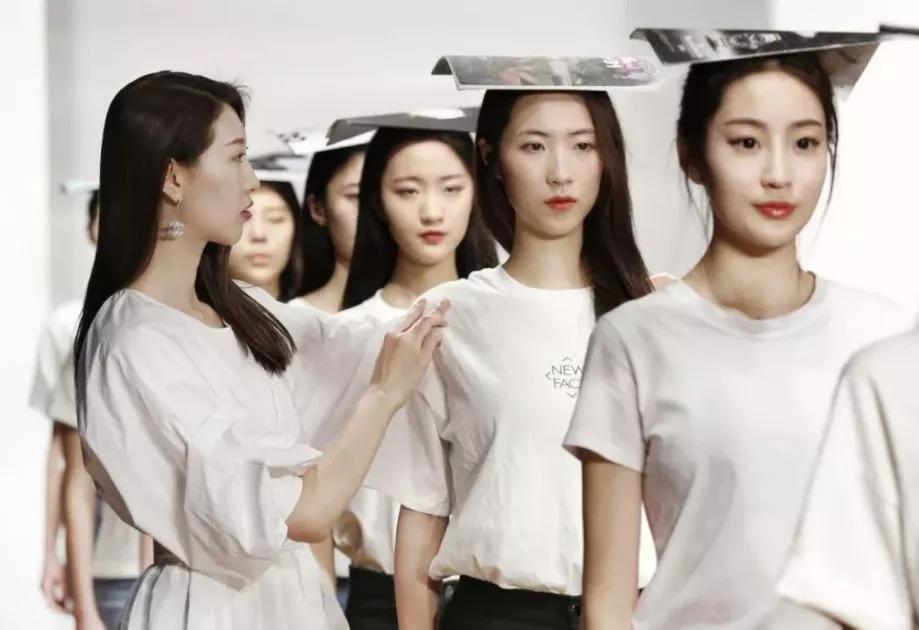 表演形体站姿练习,形体基本功训练组合