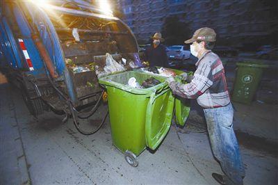 小区保洁员工作累不累,小区里物业保洁员好干吗