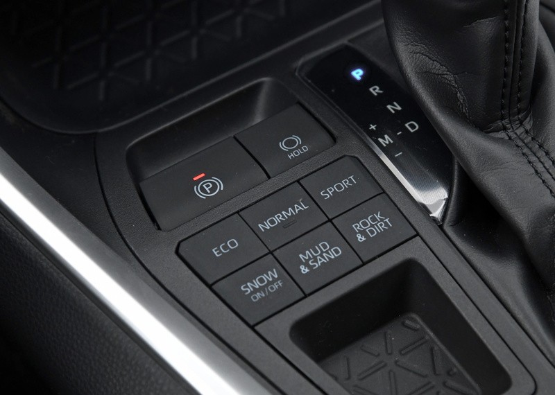 硬汉气质的荣放具体表现如何?动力强劲有力,果然不同凡响