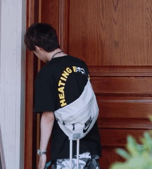 王一博同款包nike哪里有卖,王一博带货能力惊人