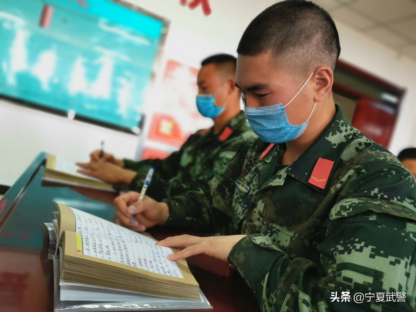 从训练场走向“讲台”由战斗员化身“教员”