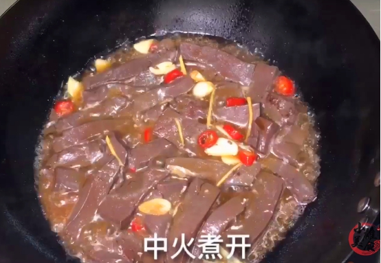 炒猪血猪血要过水吗,炒猪血不放姜