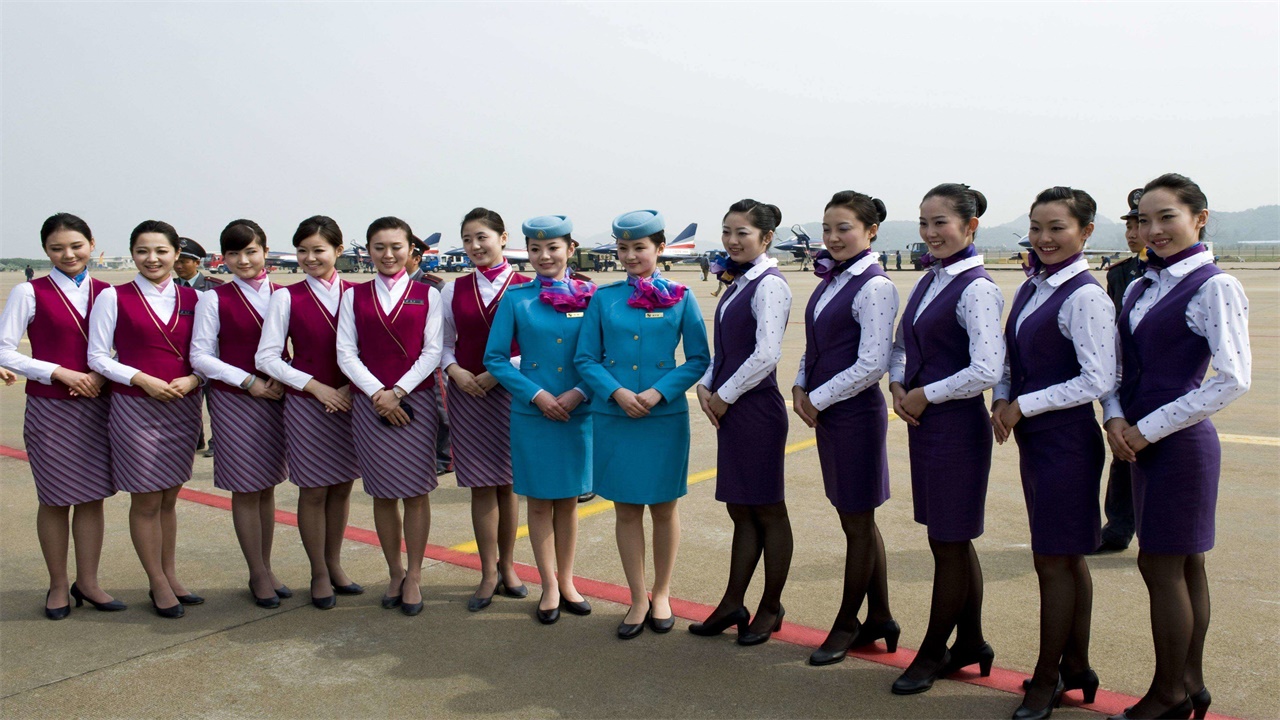 空姐在下了飞机之后，为什么都入住高档酒店？他们收入如此高吗？