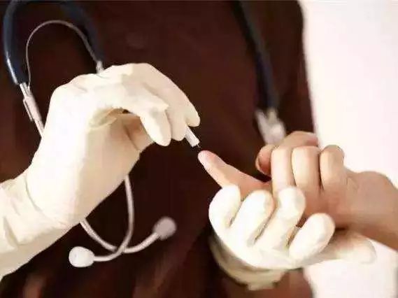 缺钙是吃药补钙还是打针补钙好,孩子一直补钙为啥会出现佝偻病