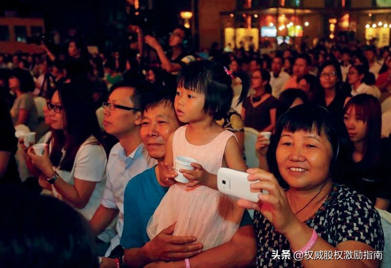 星巴克创始人的艰难时刻,星巴克创始人传奇