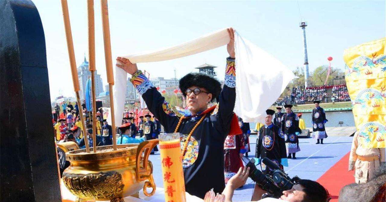 爱新觉罗恒绍祭祖龙袍,爱新觉罗后代恒绍