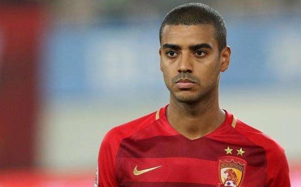 点赞!小伙托人代购球衣被骗,阿兰本人回应:见面拥抱送球衣