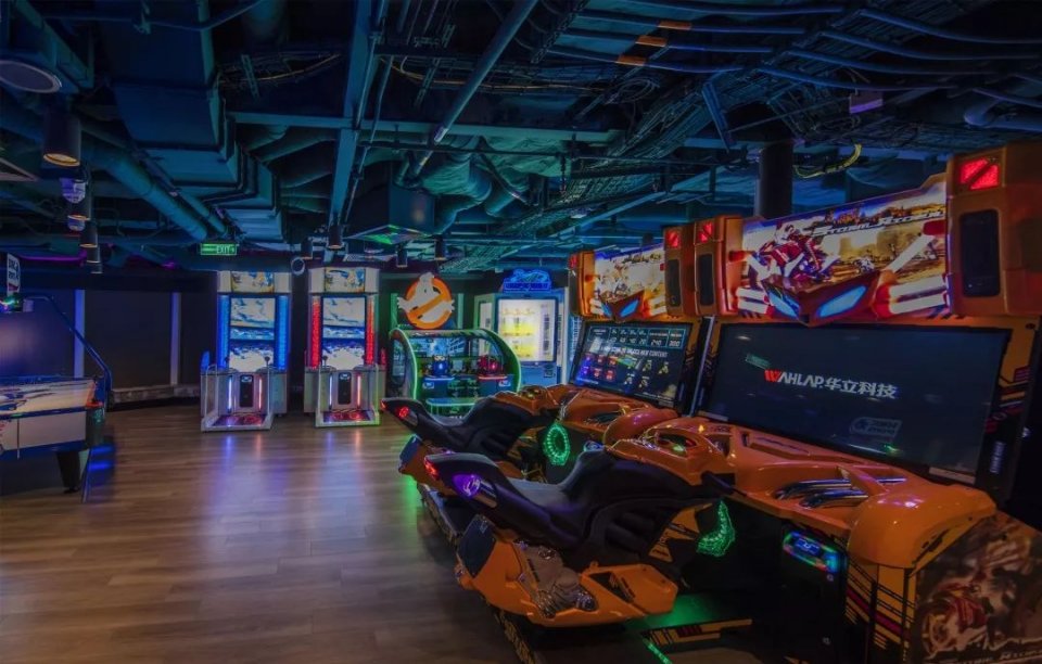 世界梦号内部游览过程 (探索梦号邮轮参观攻略)