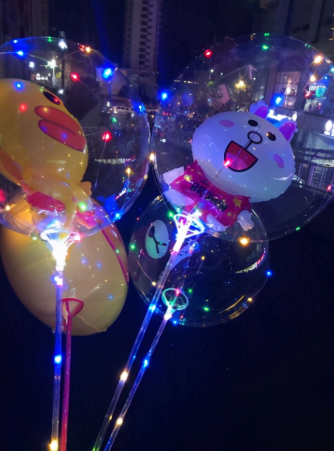 卖气球赚钱小项目,春节卖气球另类赚钱生意