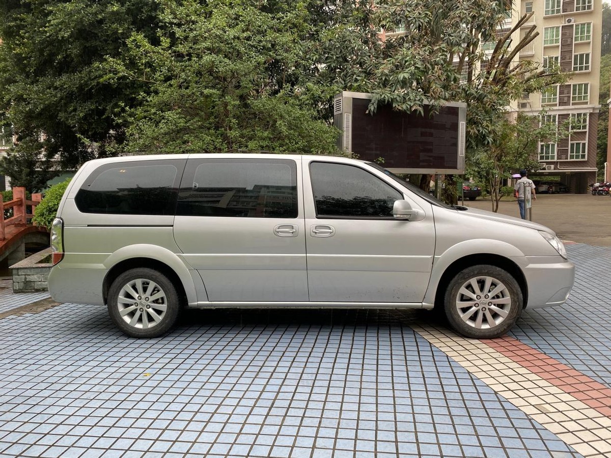 跟别克gl8很像的商务车,最新款别克gl8的性能和评价