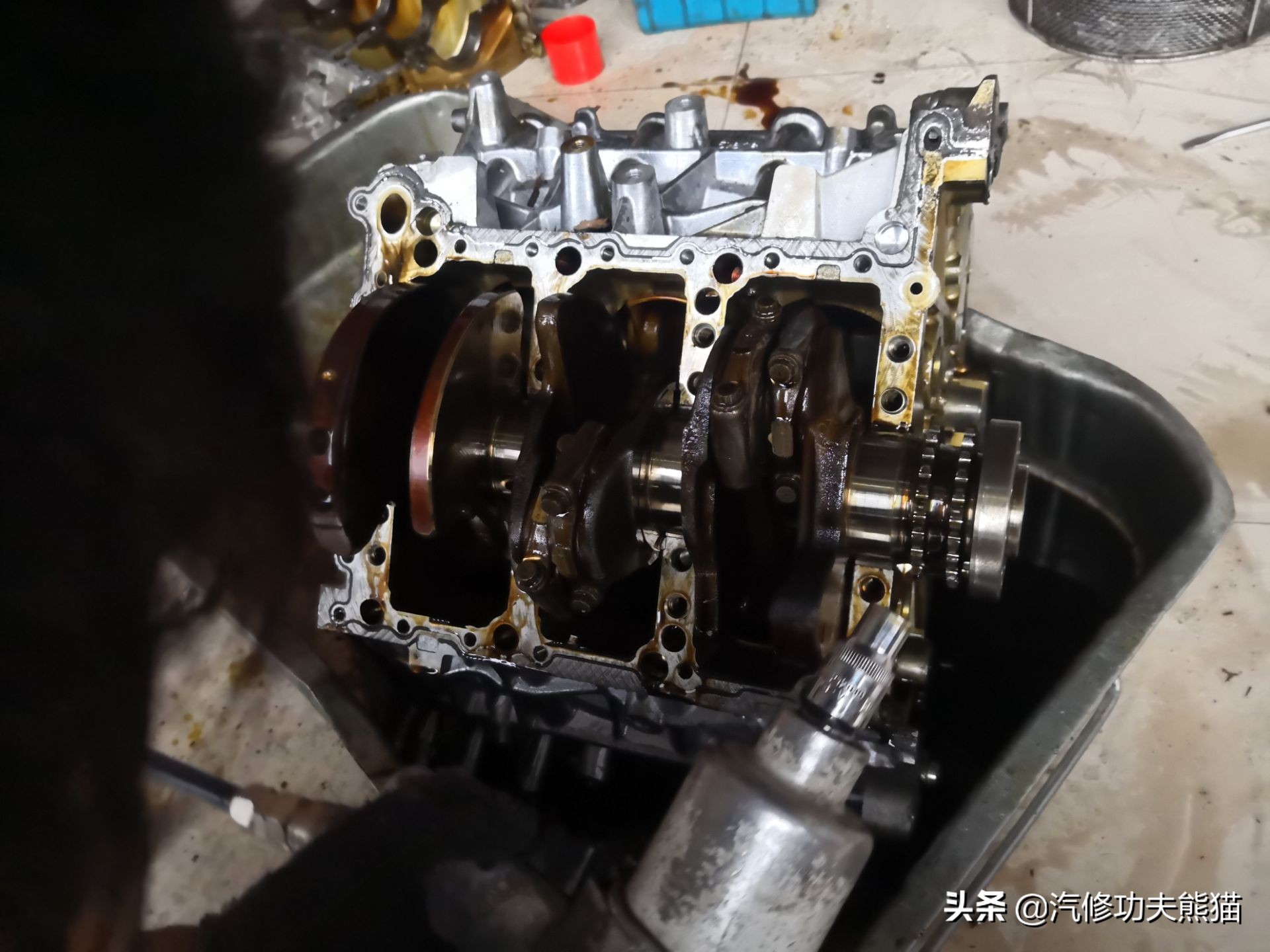 奥迪a8l烧机油严重有什么征兆,奥迪a8l烧机油现象普遍吗