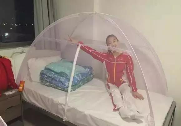 谁说别国的月亮比中国圆的下一句,谁说别国的月亮比较圆