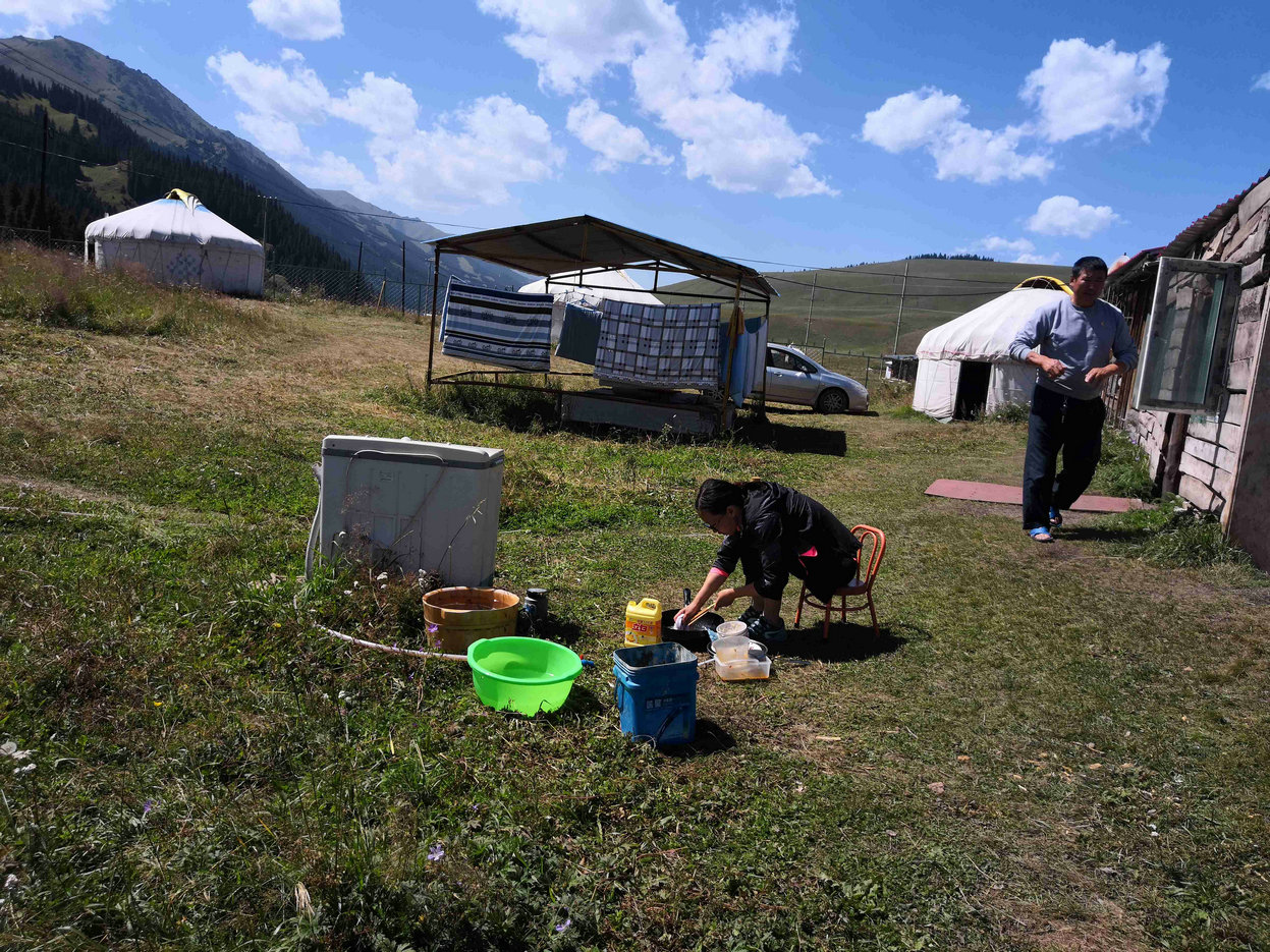 *疆新**蒙古包旅店老板,看他一天的收入多少,一个月就抵我一年工资